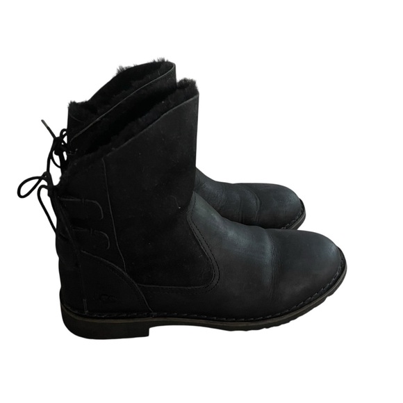 UGG Black Winter Boots with Fuzzy Lining - Picture 4 of 9